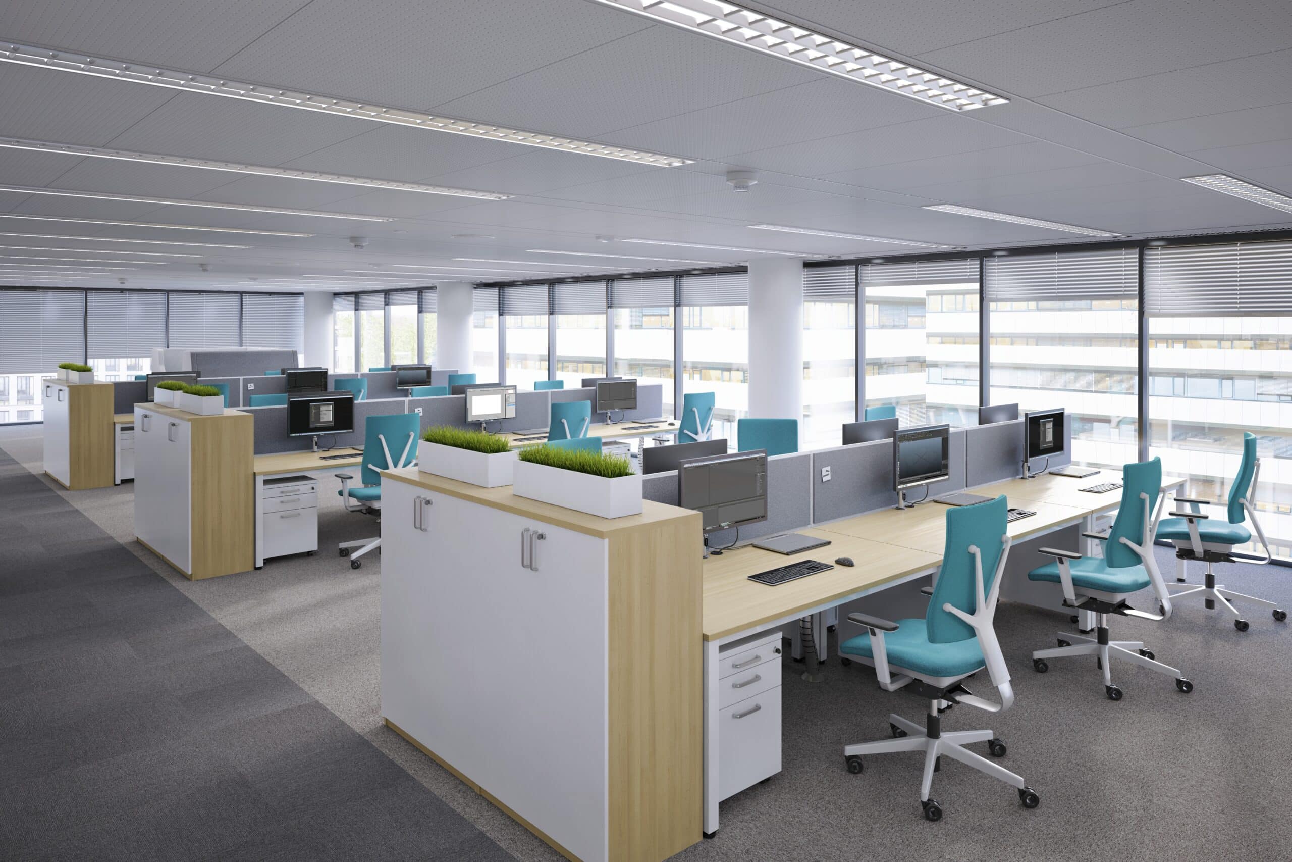 Modernes, leeres Büro mit Schreibtischen und Stühlen.