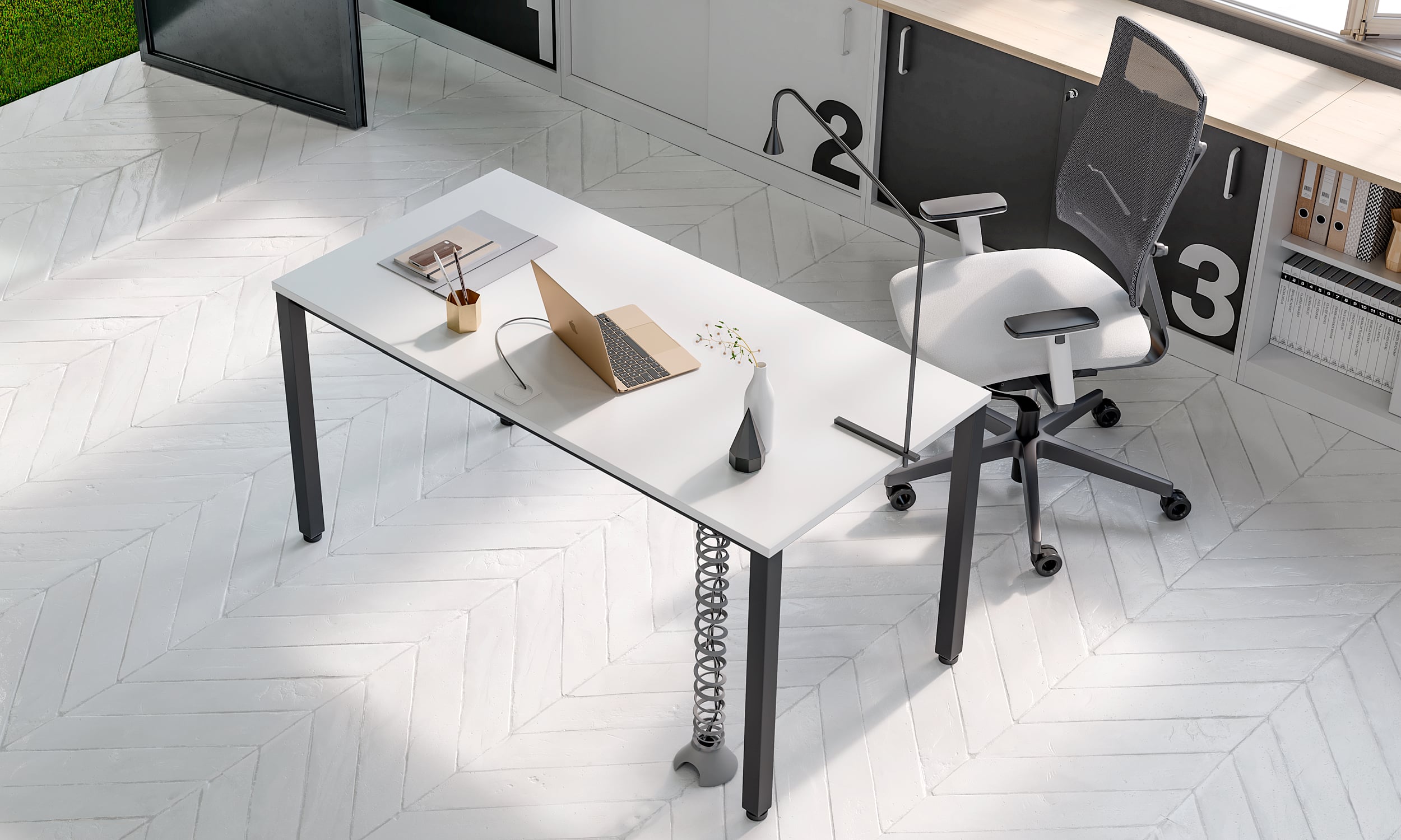 Modernes Bürozimmer mit Schreibtisch und Stuhl