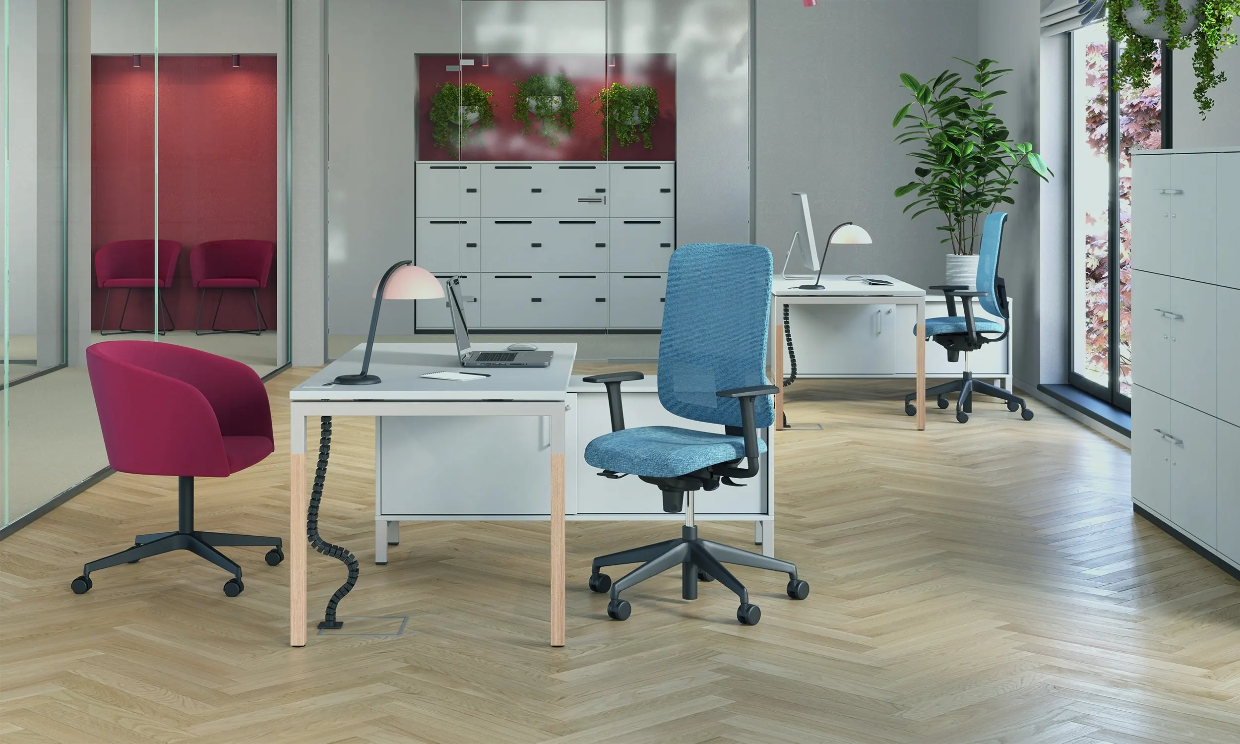 Modernes Büro mit Schreibtischen und Pflanzen